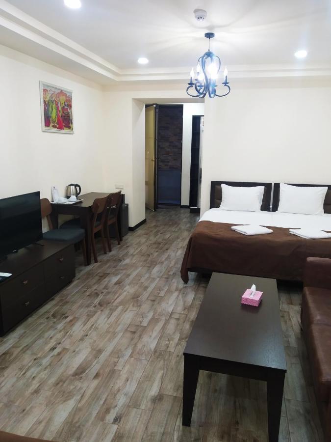 Boutique Living Hotel Ереван Экстерьер фото