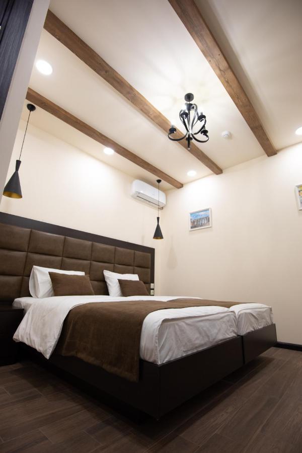 Boutique Living Hotel Ереван Экстерьер фото