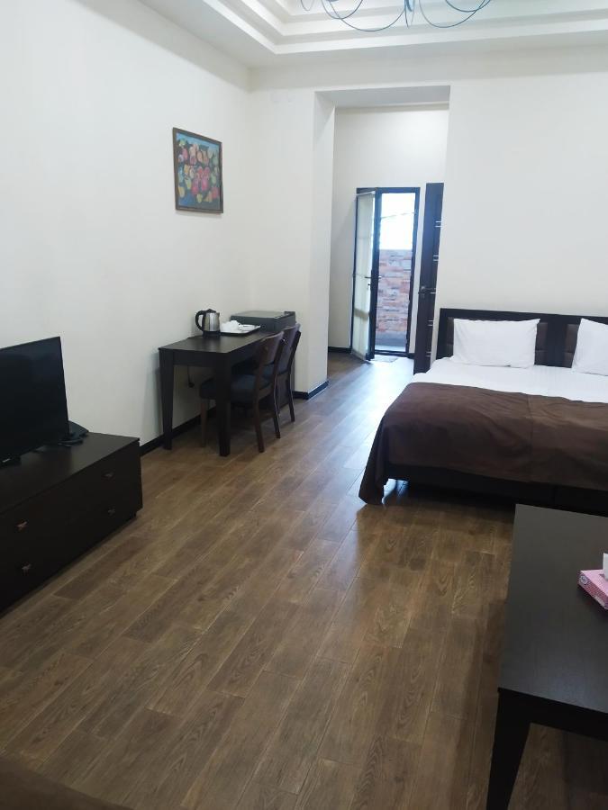 Boutique Living Hotel Ереван Экстерьер фото